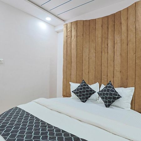 Hotel Monville Group Vadodara Eksteriør bilde