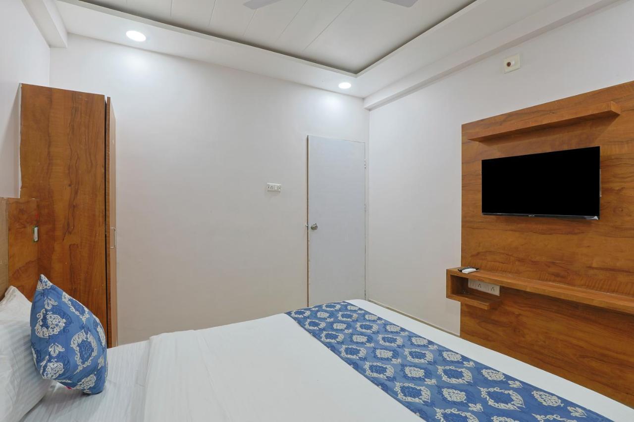 Hotel Monville Group Vadodara Eksteriør bilde