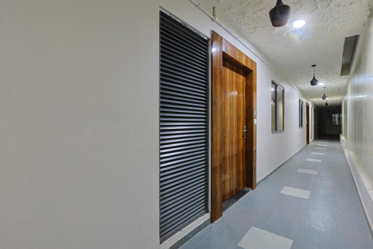 Hotel Monville Group Vadodara Eksteriør bilde
