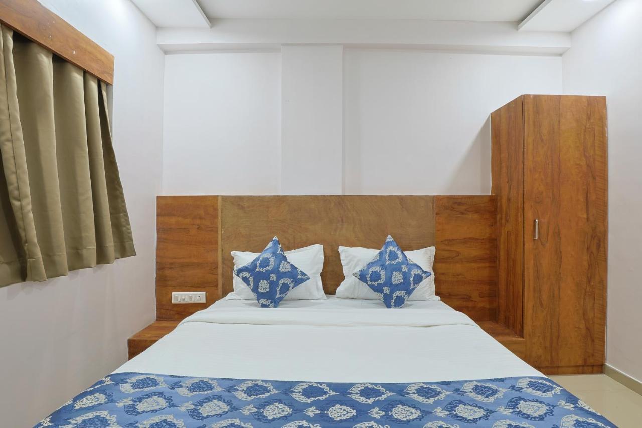 Hotel Monville Group Vadodara Eksteriør bilde
