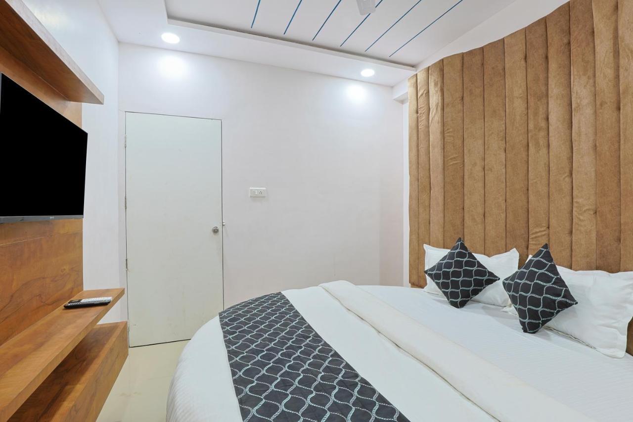 Hotel Monville Group Vadodara Eksteriør bilde