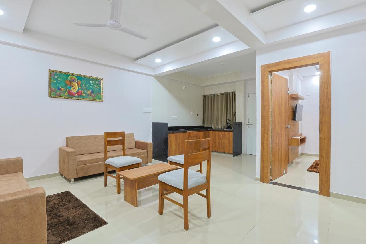 Hotel Monville Group Vadodara Eksteriør bilde