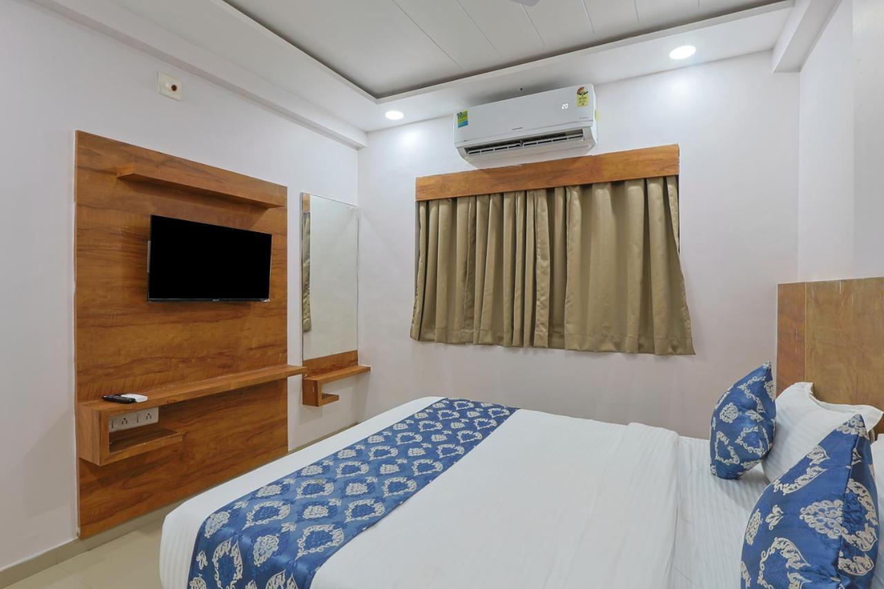 Hotel Monville Group Vadodara Eksteriør bilde