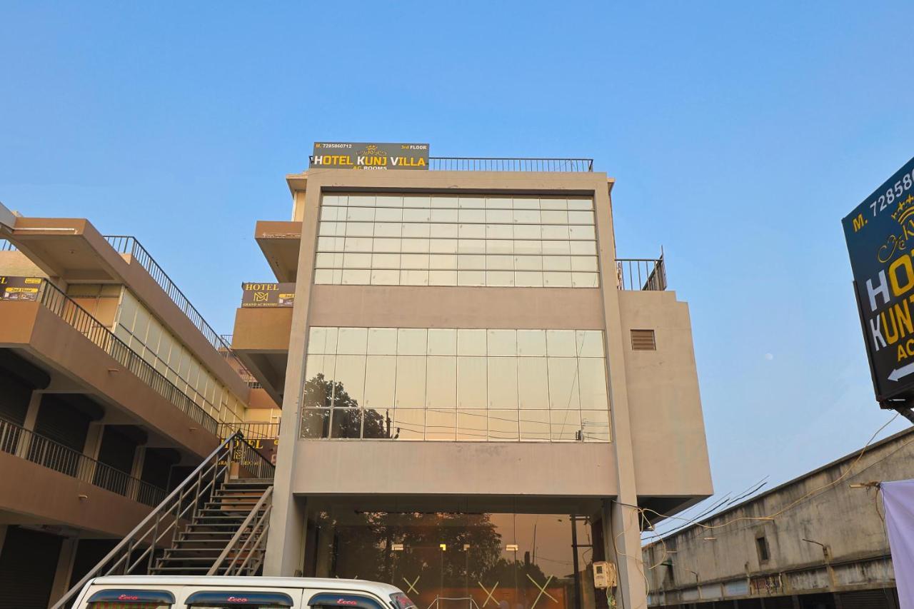 Hotel Monville Group Vadodara Eksteriør bilde