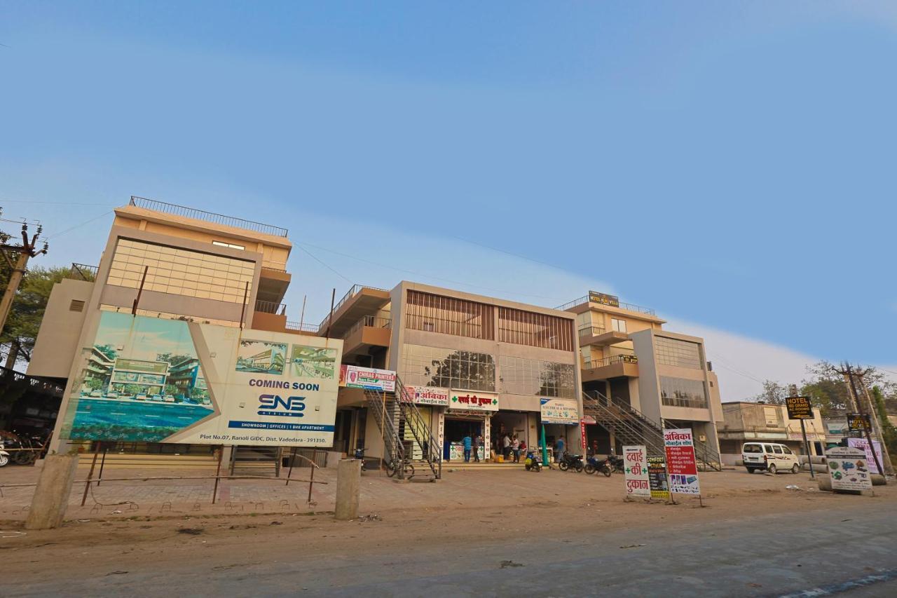 Hotel Monville Group Vadodara Eksteriør bilde