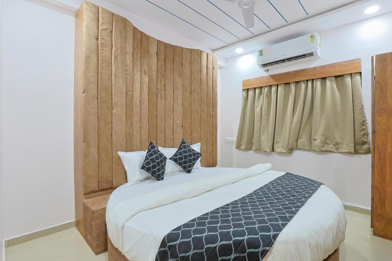 Hotel Monville Group Vadodara Eksteriør bilde