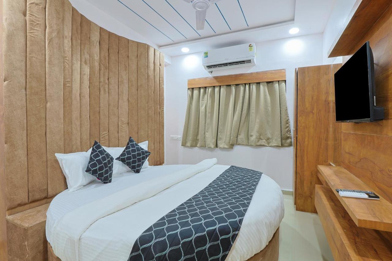Hotel Monville Group Vadodara Eksteriør bilde