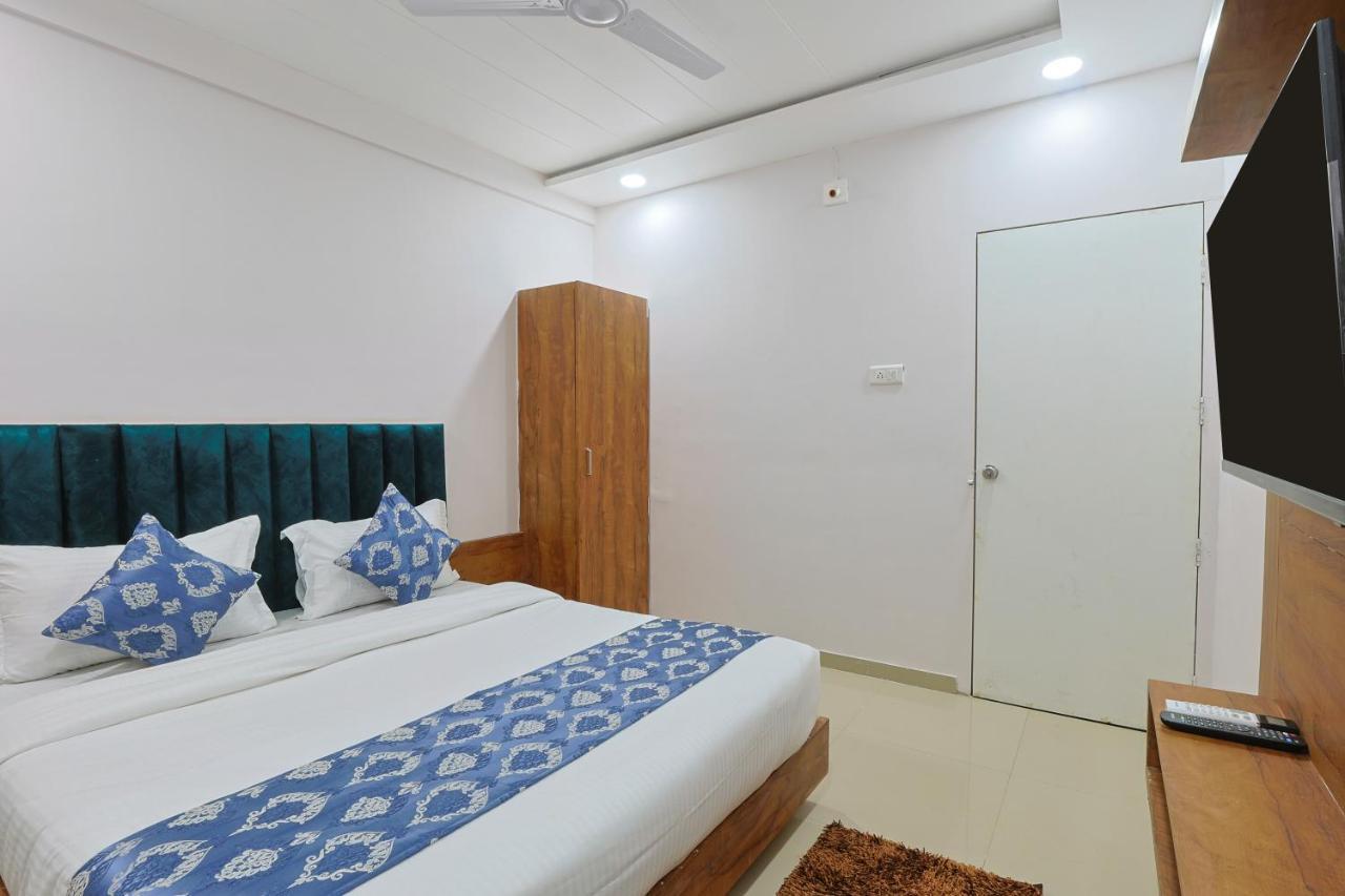 Hotel Monville Group Vadodara Eksteriør bilde