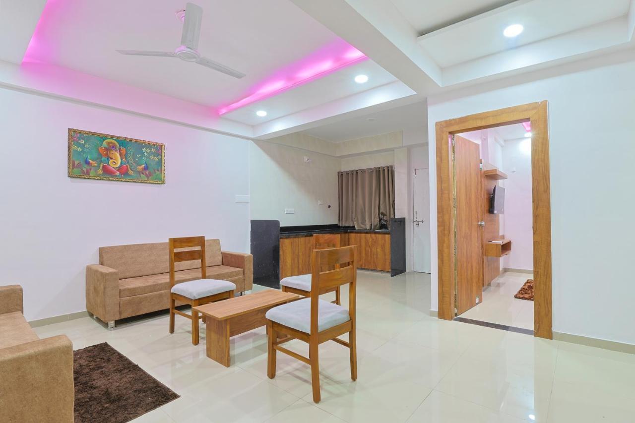 Hotel Monville Group Vadodara Eksteriør bilde