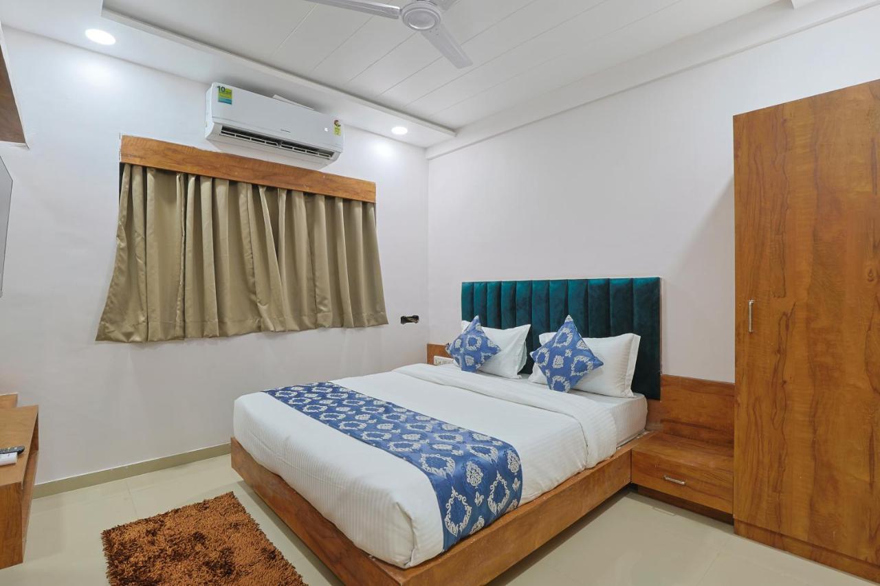 Hotel Monville Group Vadodara Eksteriør bilde