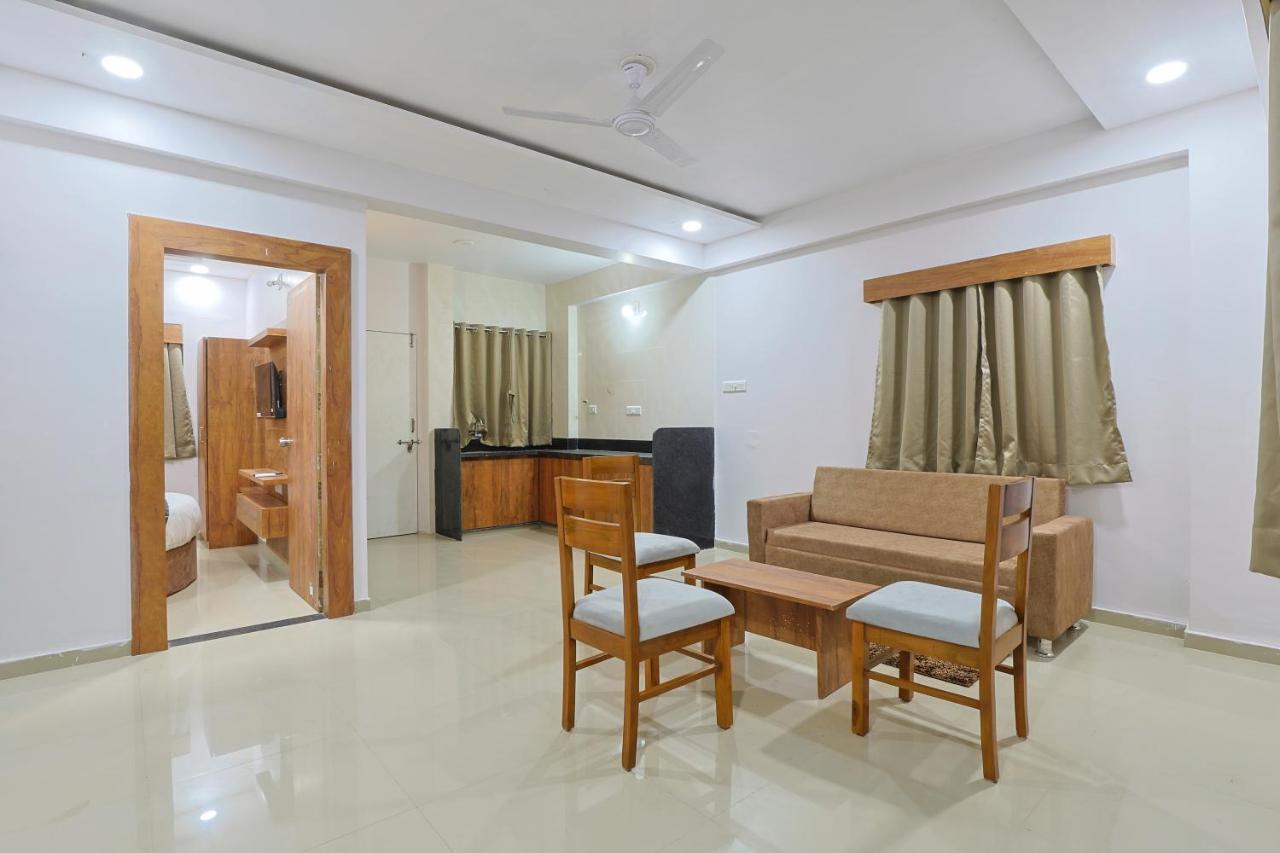 Hotel Monville Group Vadodara Eksteriør bilde
