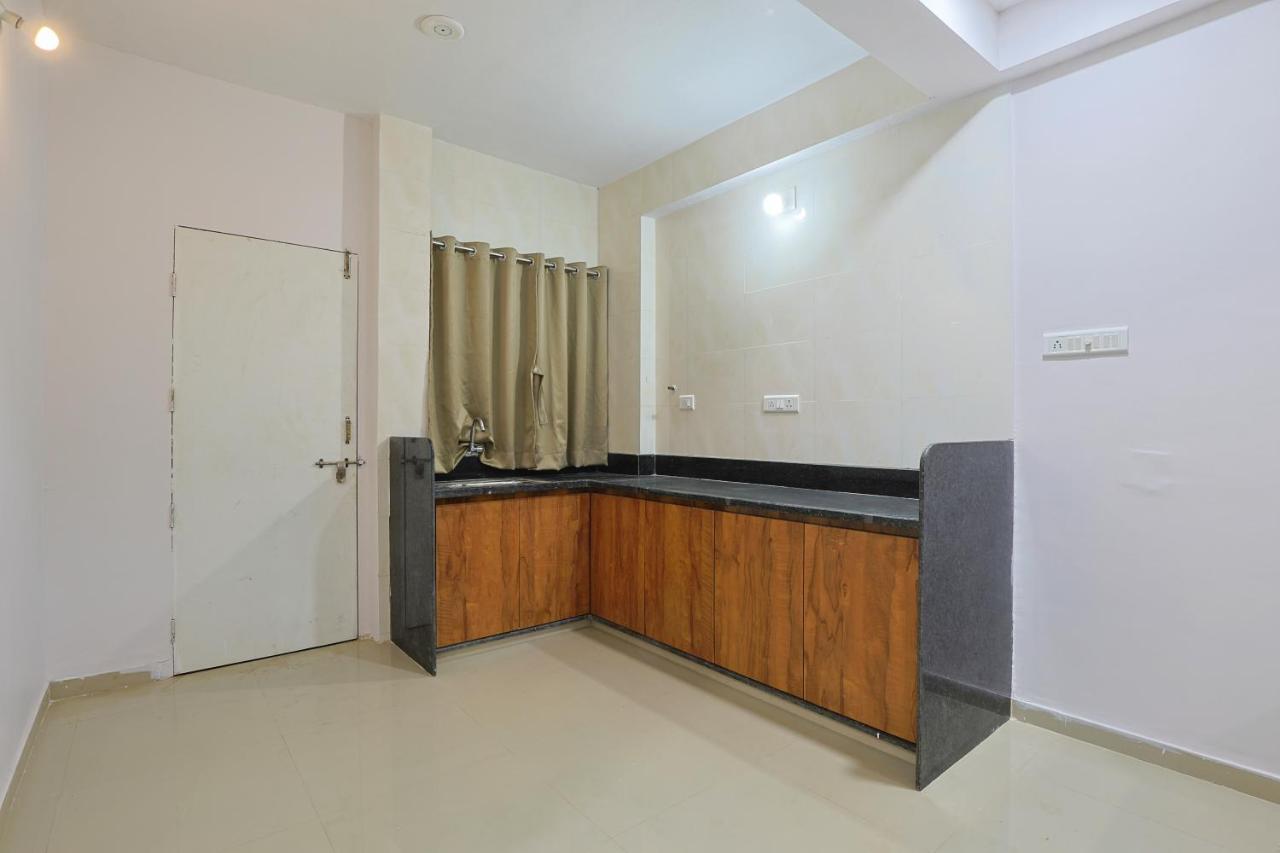 Hotel Monville Group Vadodara Eksteriør bilde