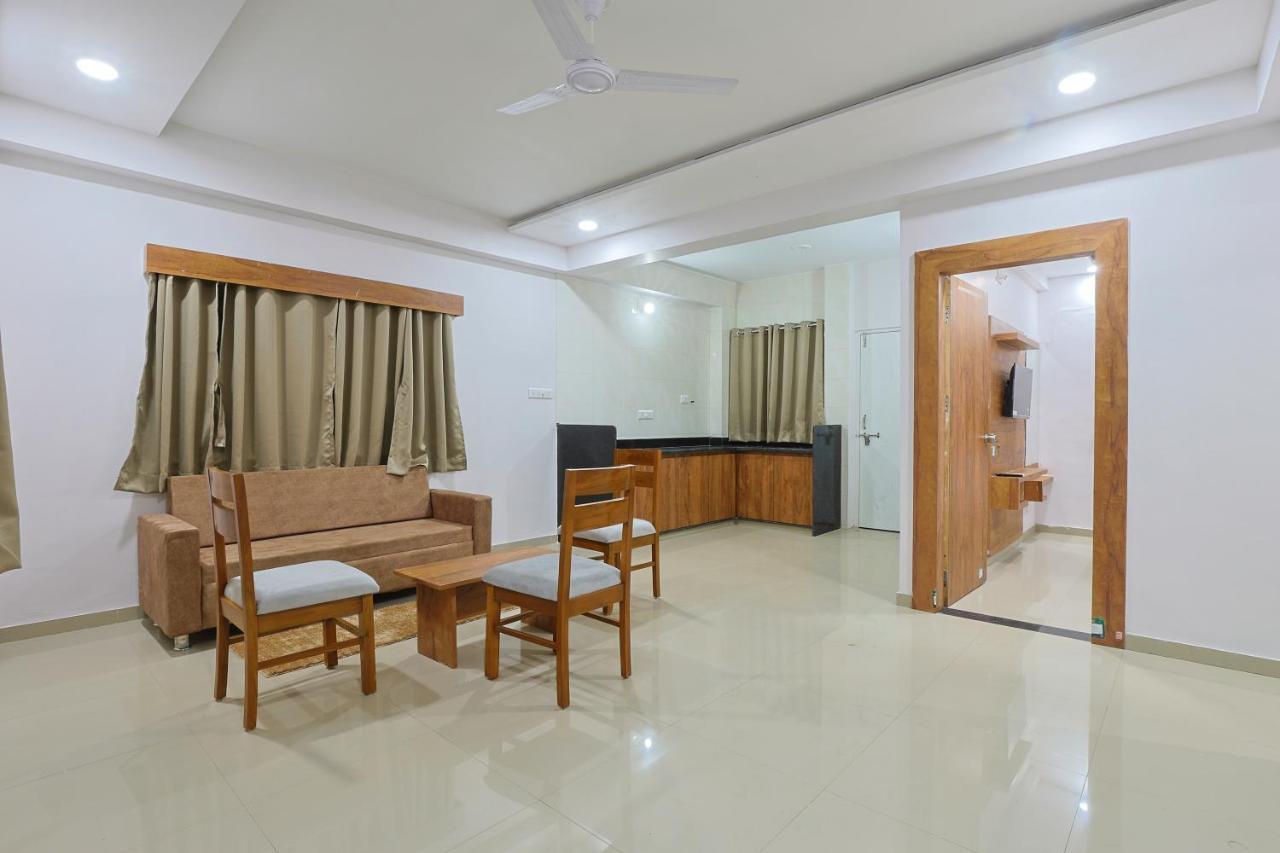 Hotel Monville Group Vadodara Eksteriør bilde