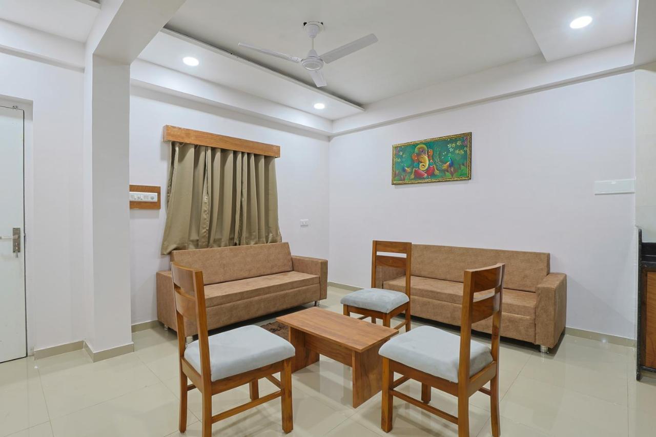 Hotel Monville Group Vadodara Eksteriør bilde