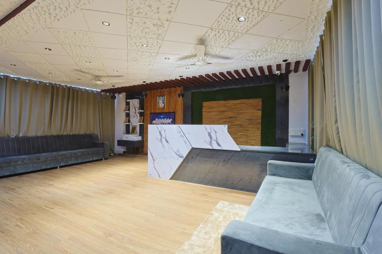 Hotel Monville Group Vadodara Eksteriør bilde