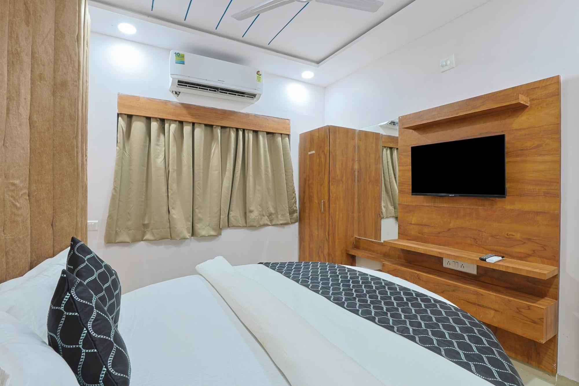 Hotel Monville Group Vadodara Eksteriør bilde