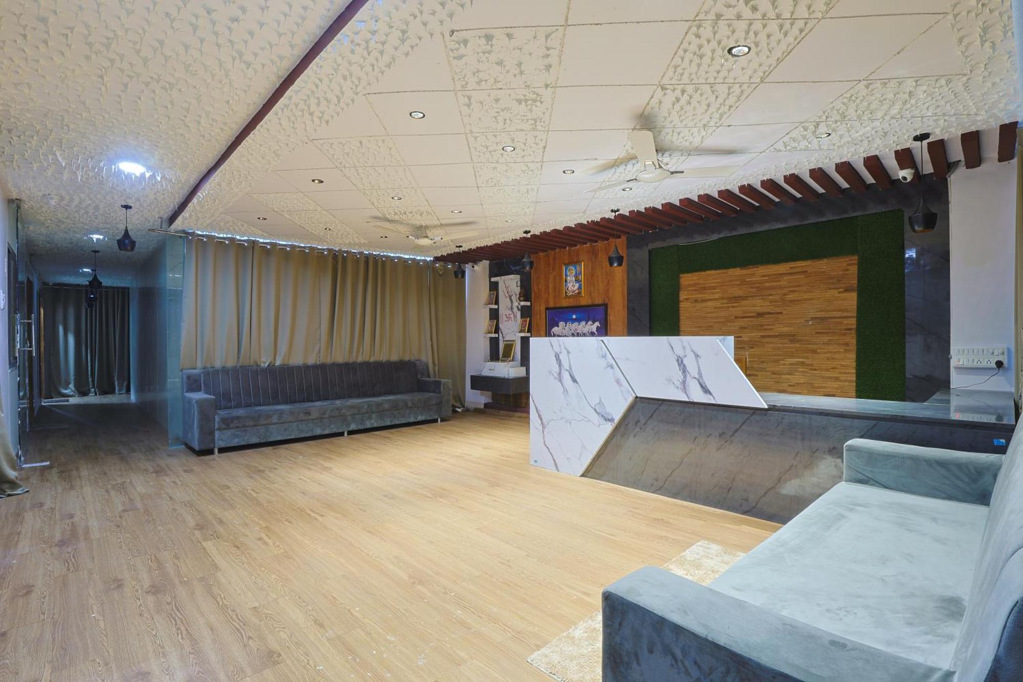 Hotel Monville Group Vadodara Eksteriør bilde