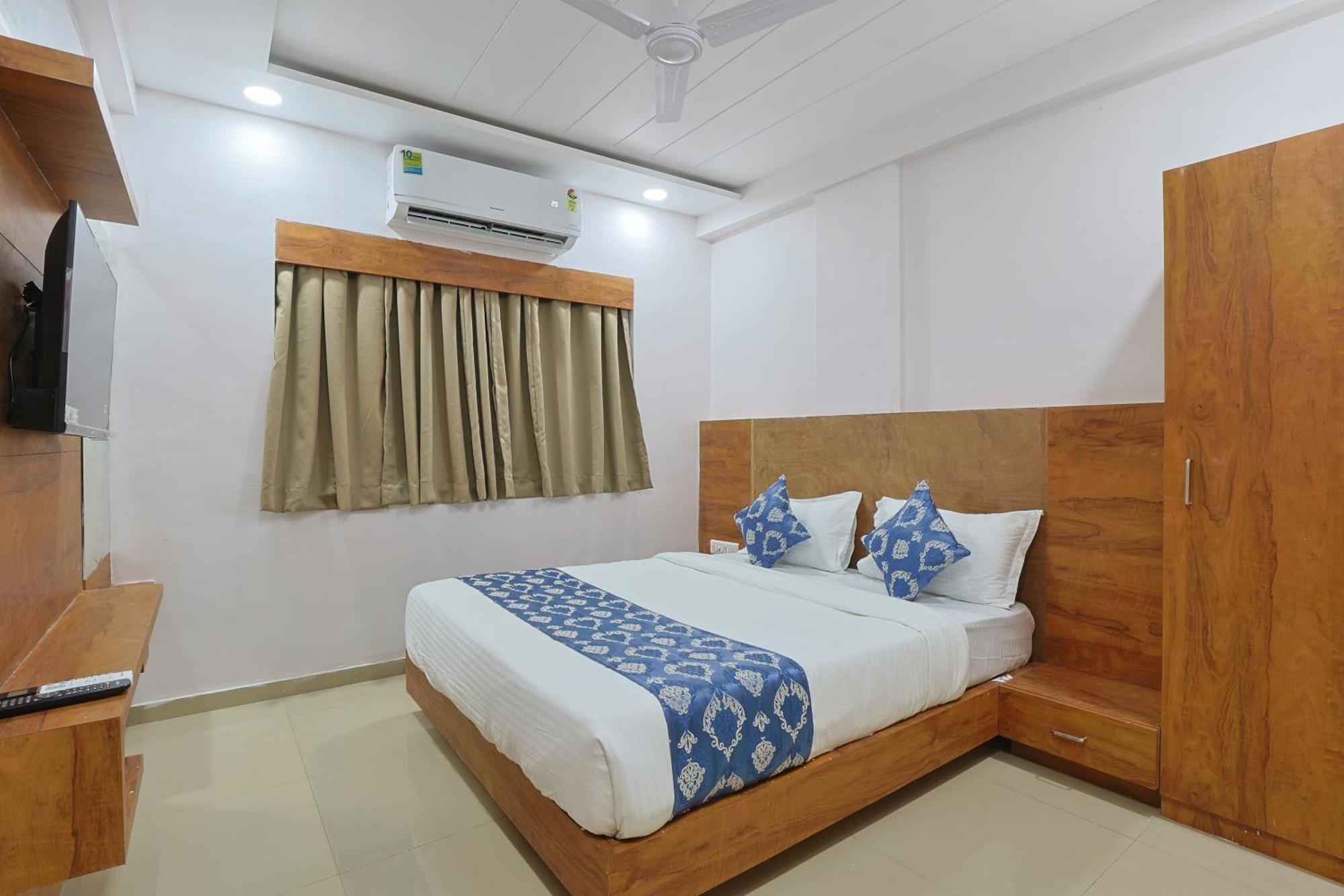 Hotel Monville Group Vadodara Eksteriør bilde