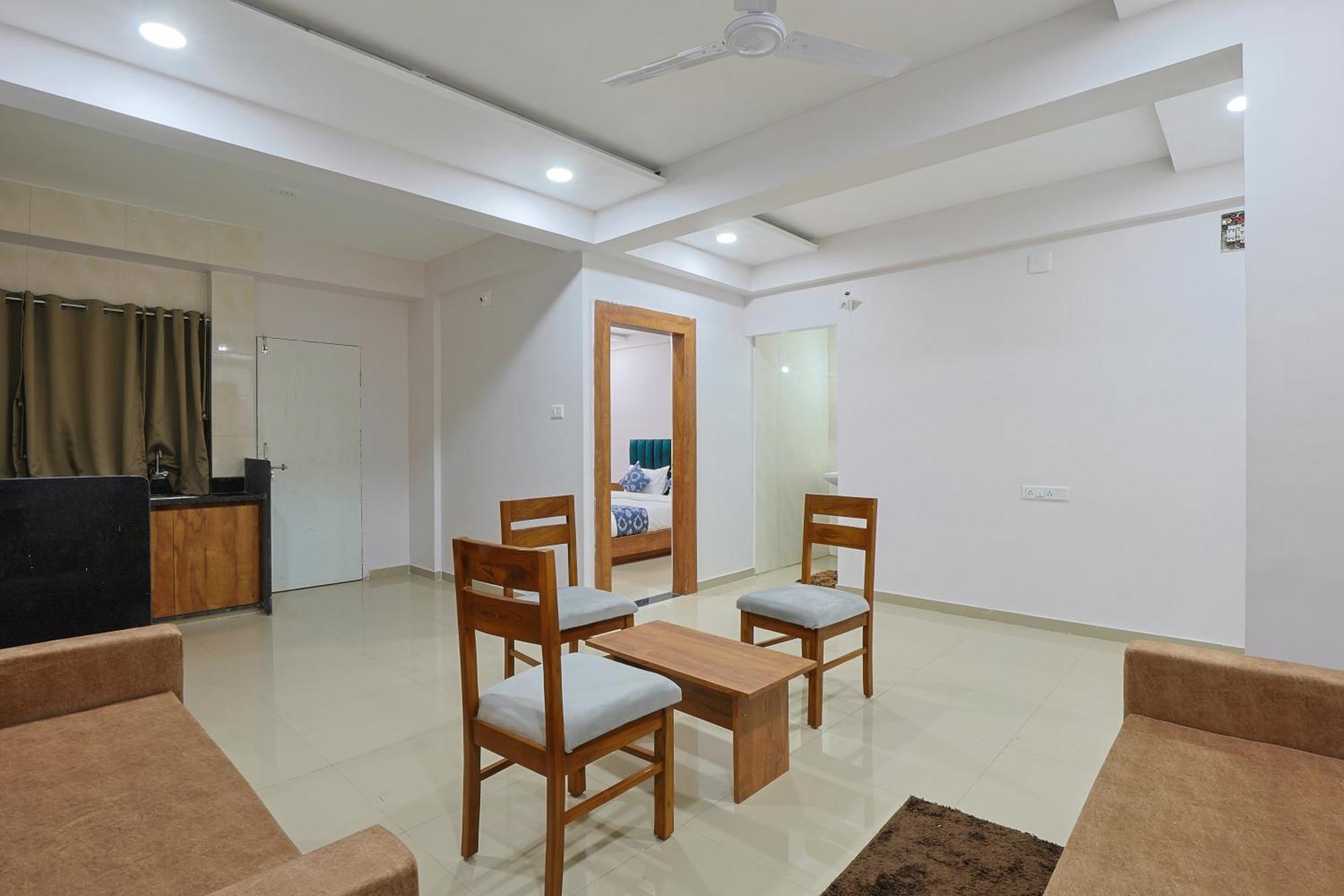 Hotel Monville Group Vadodara Eksteriør bilde